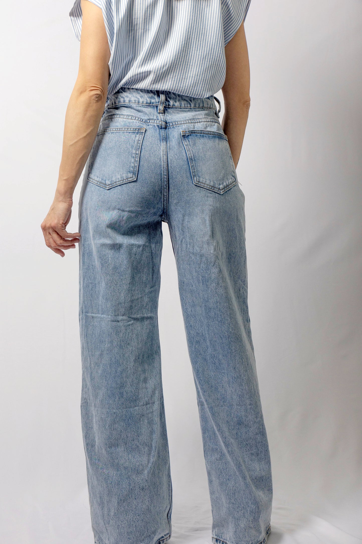 Wide Leg Faded Jeans